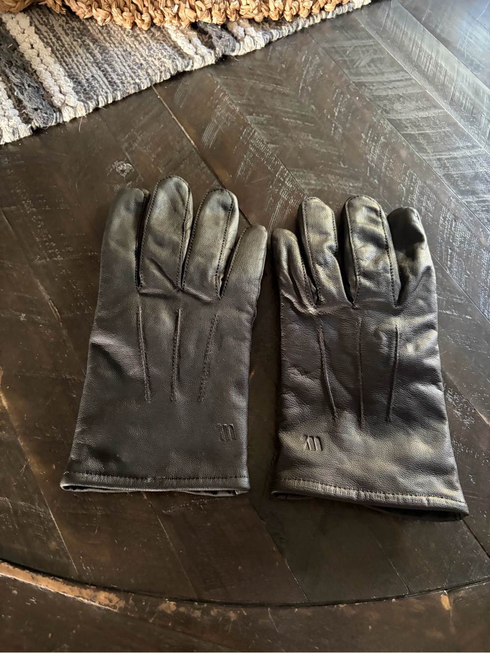 Men's Black Leather Gloves with Subtle Stitch Detailing